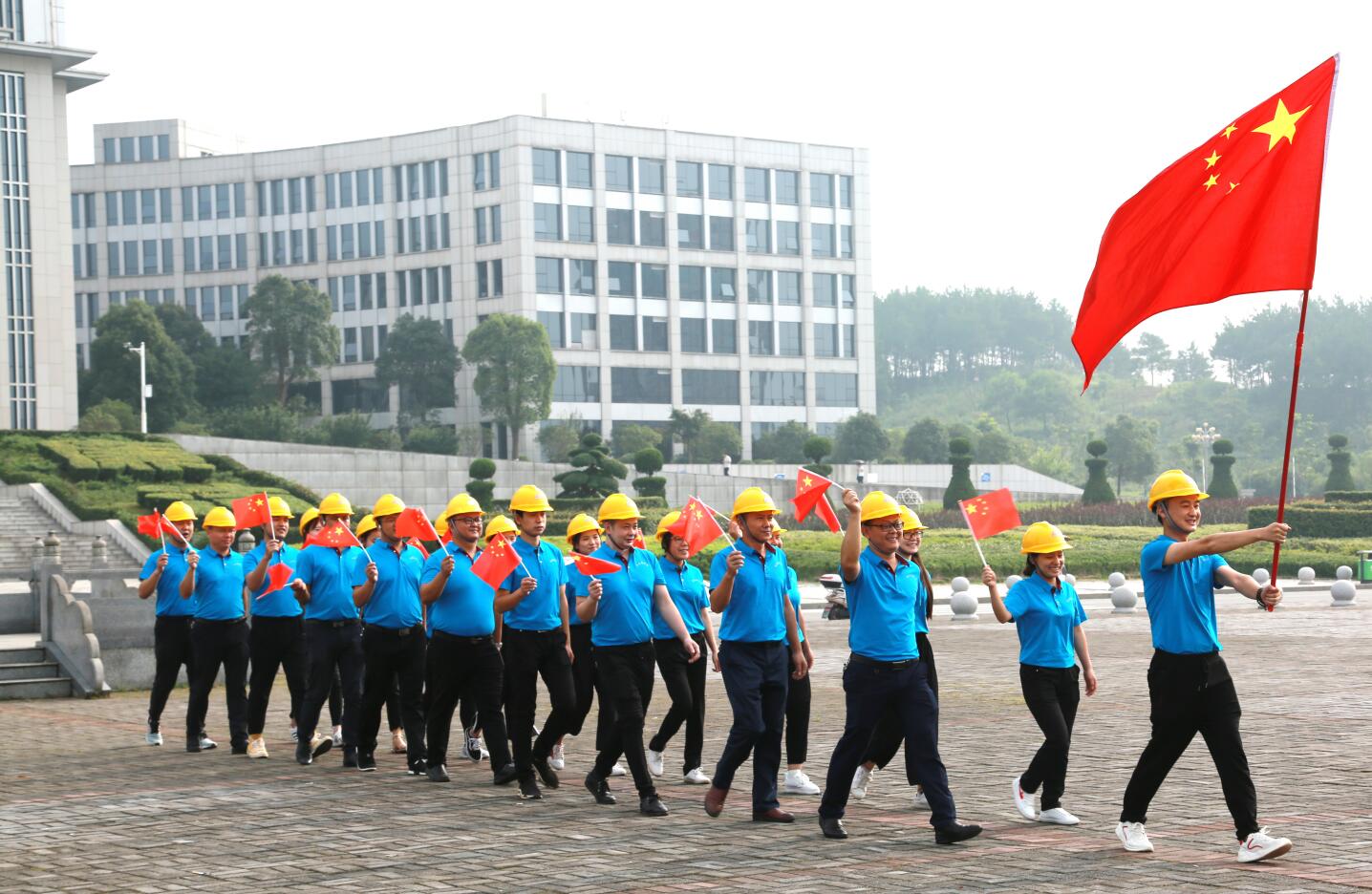 20190711  參加城管系統(tǒng)建國70周年快閃活動(dòng).JPG